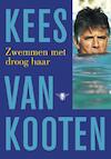 Zwemmen met droog haar (e-Book) - Kees van Kooten (ISBN 9789023479123)