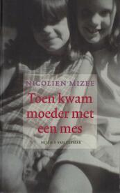 Toen kwam moeder met een mes - Nicolien Mizee (ISBN 9789038895857)